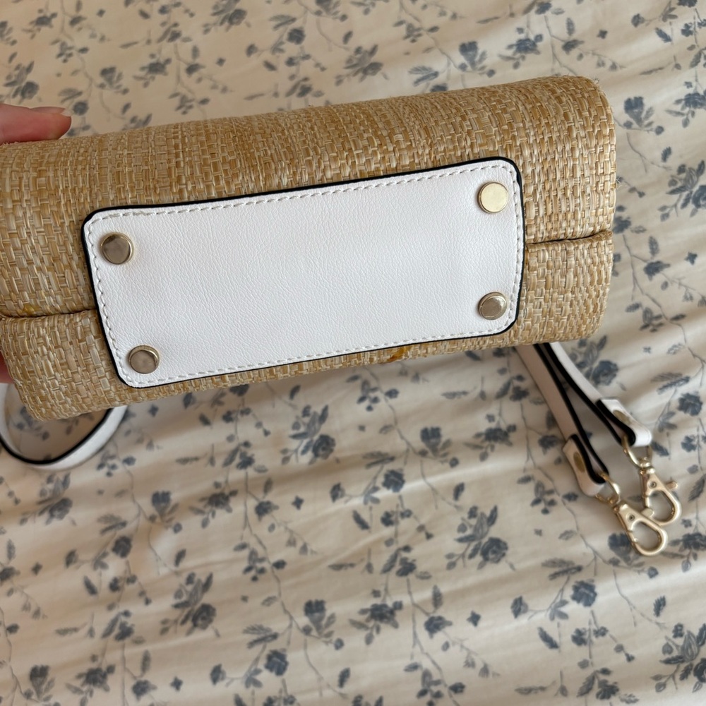 Kelly & Katie White and Tan Shoulder Bag - Picture 5 of 5